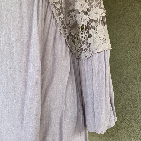 🔥5/$20🔥 Lace Light Lavender Blouse size L - Picture 10 of 12